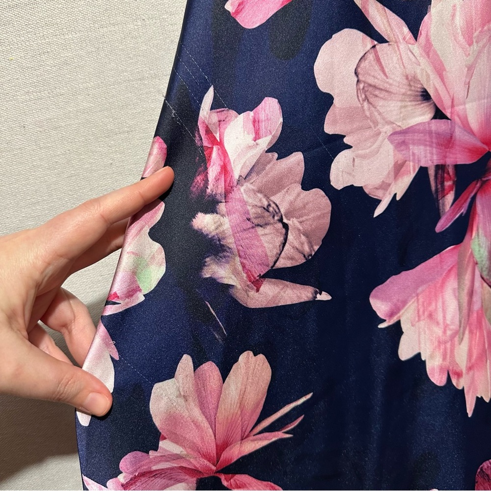 *SAMPLE* Monique Lhuillier Floral Long Sleeve Gown - size 4 - Picture 10 of 10